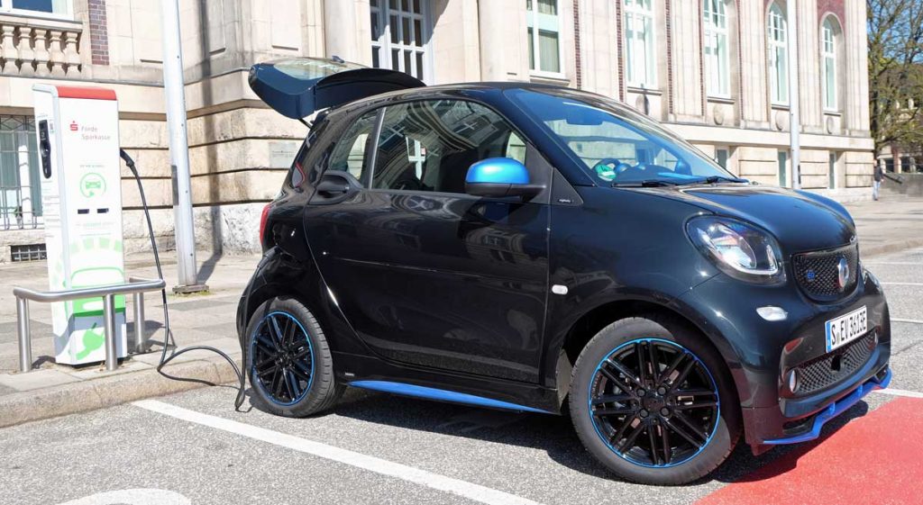 Smart EQ fortwo Brabus Style at the charging station