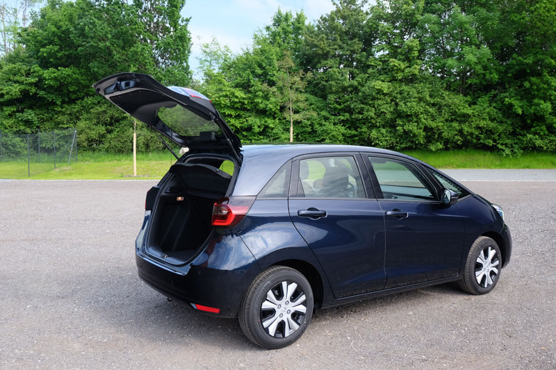 Honda Jazz 2021 - The low edge of the trunk simplifies loading