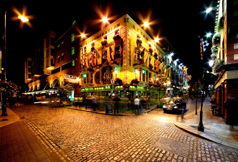 Night on Temple Bar Street in Dublin - © Bartkowski @ AdobeStock
