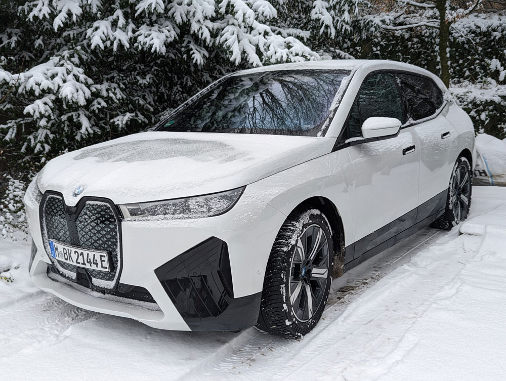 BMW iX xDrive50 -  Sichere Performance im Winter